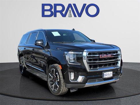 Used 2022 GMC Yukon SLT w/ SLT Luxury Package image 3