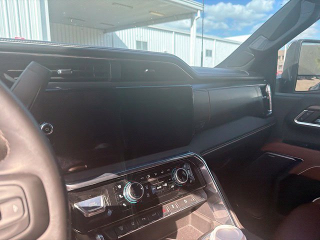 Used 2026 GMC Sierra 2500 Denali Ultimate AWD/4WD image 3