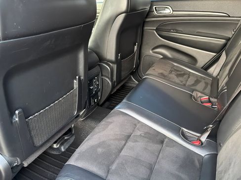 Used 2020 Jeep Grand Cherokee Altitude image 12