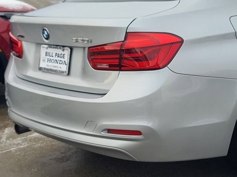 Used 2018 BMW 320i xDrive Sedan image 8