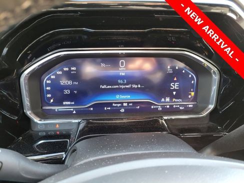 Used 2024 Chevrolet Silverado 1500 LT image 9
