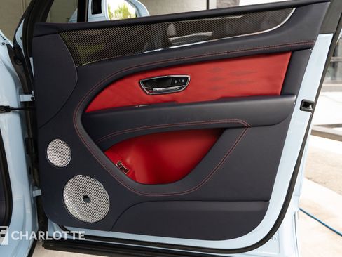 Used 2023 Bentley Bentayga Extended Wheelbase image 32