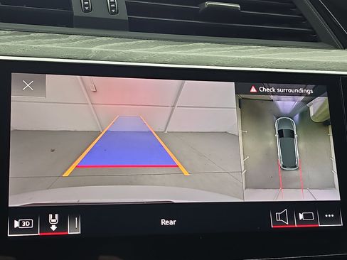 Used 2023 Audi e-tron Premium Plus w/ Premium Plus Package image 23