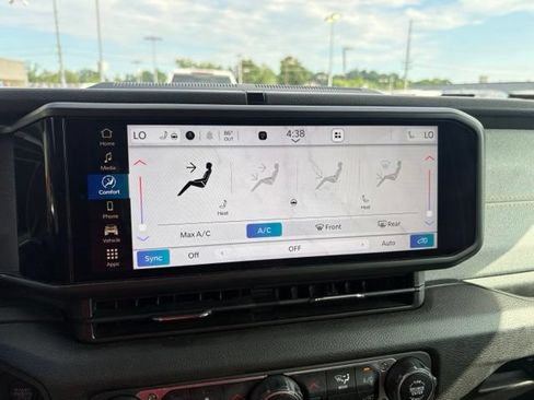 Used 2024 Jeep Wrangler Unlimited w/ Convenience Group AWD/4WD image 18