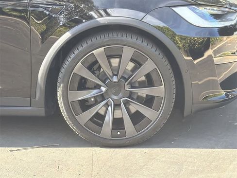 Used 2022 Tesla Model X image 34