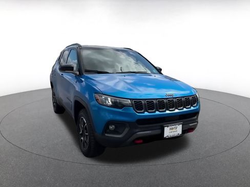 Used 2025 Jeep Compass Trailhawk image 3