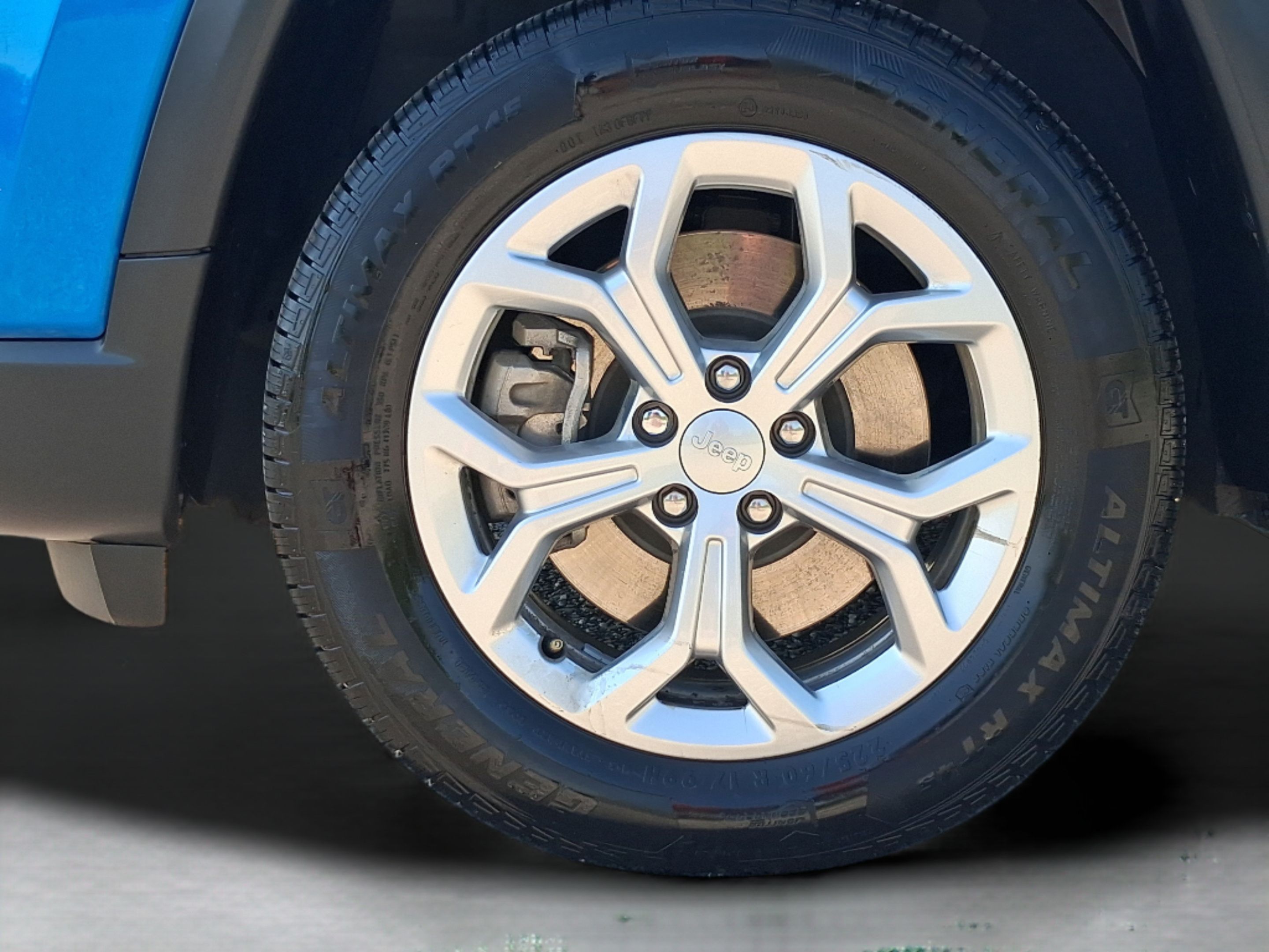 Used 2024 Jeep Compass Latitude AWD/4WD image 33