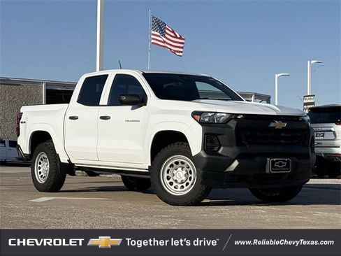 Used 2023 Chevrolet Colorado W/T image 2
