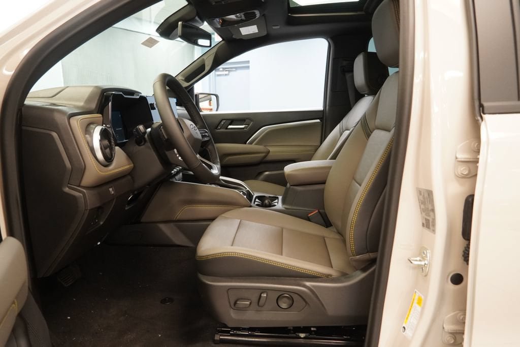 New 2026 Chevrolet Colorado ZR2 w/ Technology Package AWD/4WD image 5