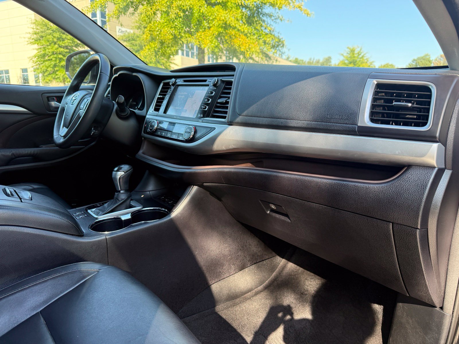 Used 2015 Toyota Highlander XLE AWD/4WD image 24