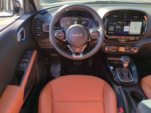 Used 2025 Kia Soul EX image 28