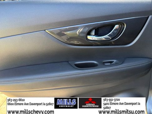 Used 2017 Nissan Rogue S AWD/4WD image 13
