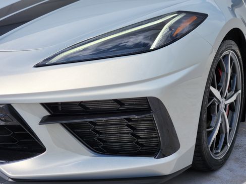 Used 2021 Chevrolet Corvette Stingray Preferred Cpe w/ Z51 Performance Package RWD image 11
