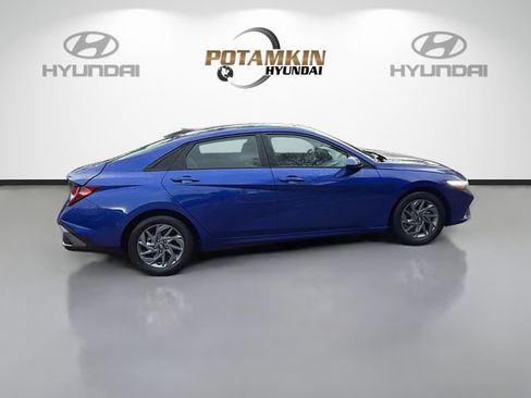Used 2024 Hyundai Elantra SEL FWD image 4