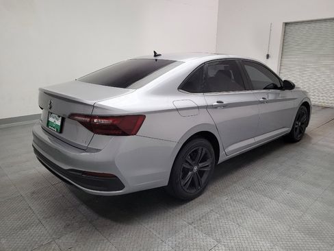 Used 2022 Volkswagen Jetta SE FWD image 9