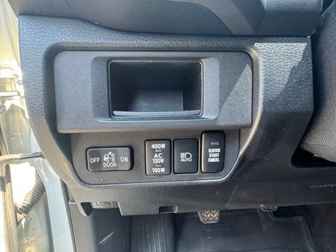 Used 2019 Toyota Tacoma TRD Sport AWD/4WD image 24