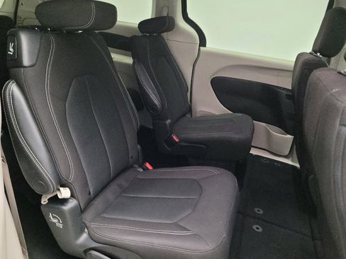 Used 2023 Chrysler Voyager LX FWD image 19