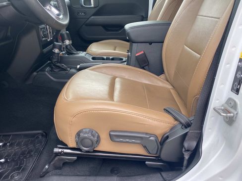 Used 2023 Jeep Wrangler Sahara image 23