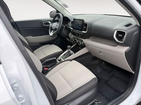 Used 2025 Hyundai Venue SEL FWD image 26