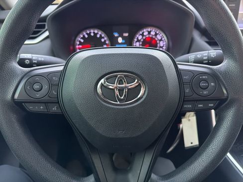 Used 2019 Toyota RAV4 LE image 10
