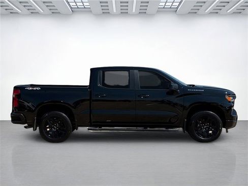 Used 2025 Chevrolet Silverado 1500 Custom image 4