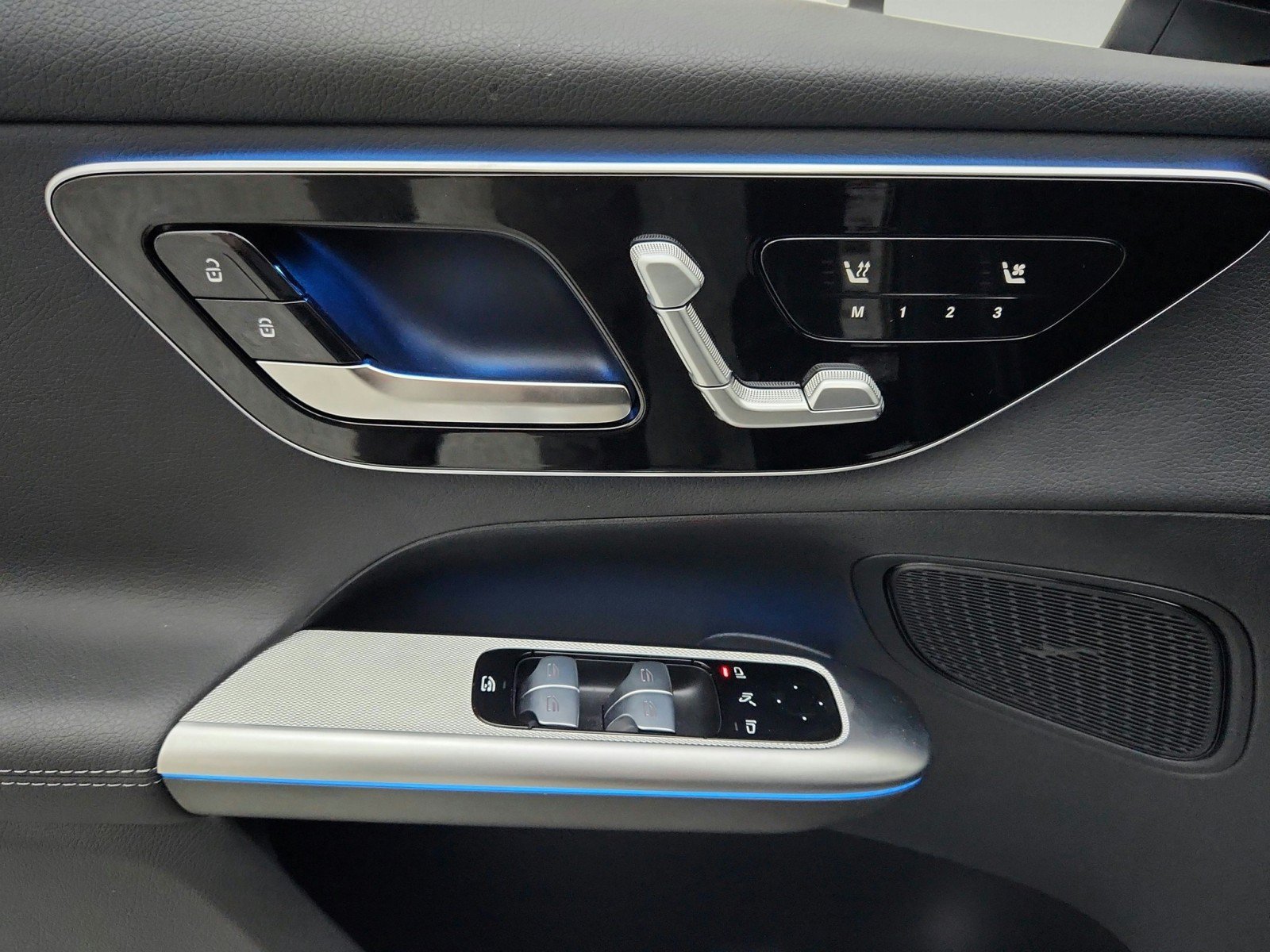 Certified 2025 Mercedes-Benz GLC 300 4MATIC image 23