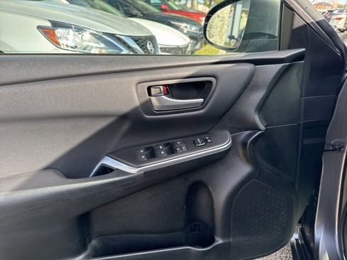 Used 2017 Toyota Camry SE image 25