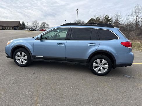 Used 2011 Subaru Outback 2.5i Limited w/ PWR Moonroof Pkg image 8