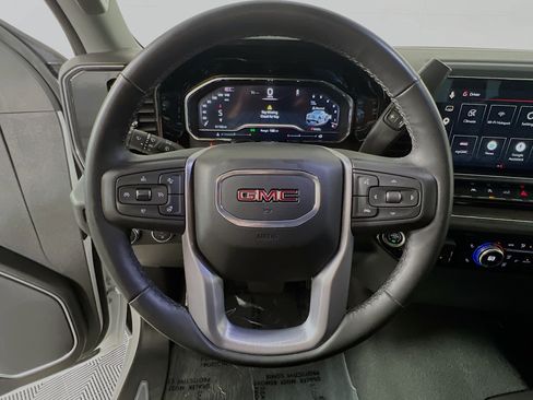 Used 2025 GMC Sierra 1500 SLT AWD/4WD image 17