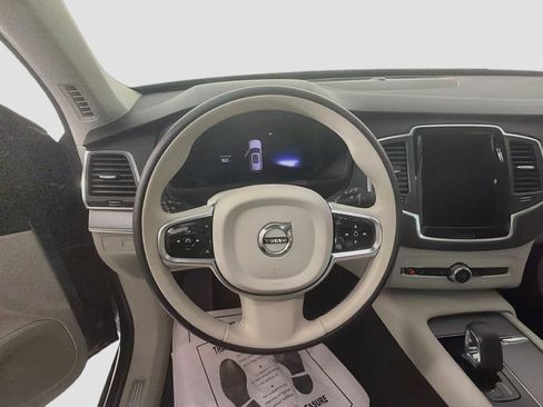 Used 2025 Volvo XC90 B5 Core w/ Protection Package Premier AWD/4WD image 11