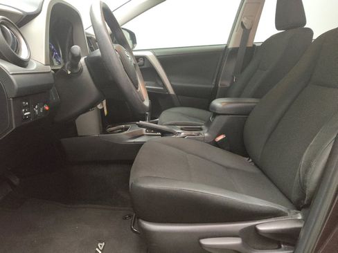 Used 2018 Toyota RAV4 LE image 17