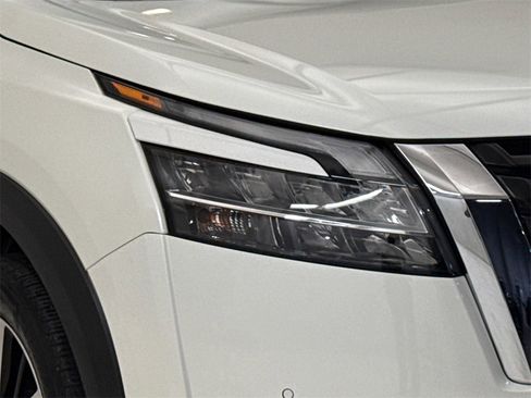 Used 2024 Nissan Pathfinder Platinum w/ Cargo Package image 5