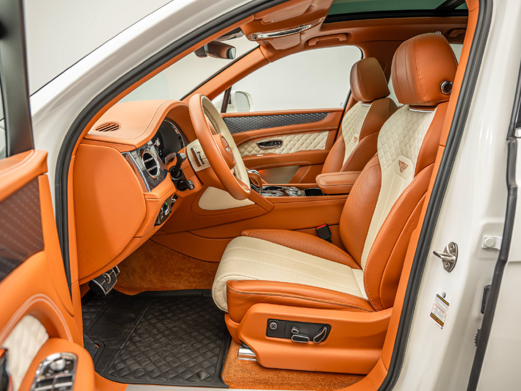 Used 2022 Bentley Bentayga AWD/4WD image 45