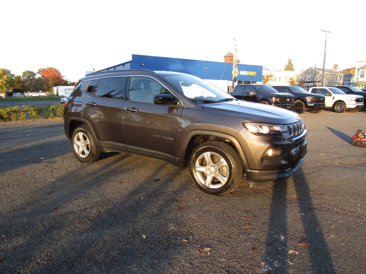 Used 2024 Jeep Compass Latitude AWD/4WD image 7