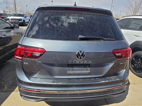 Used 2022 Volkswagen Tiguan SE w/ Panoramic Sunroof Package image 12