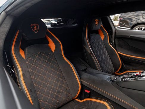 Used 2018 Lamborghini Aventador S image 21