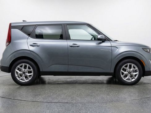 Used 2025 Kia Soul LX w/ LX Technology Package image 9