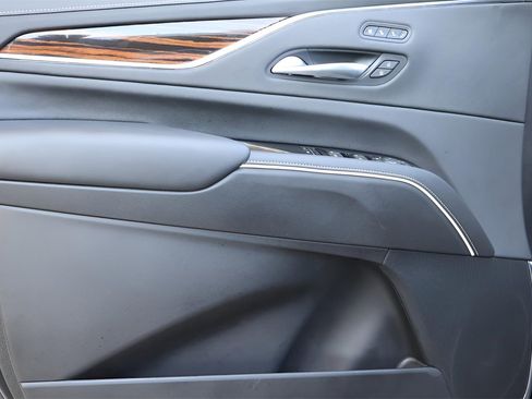 Certified 2023 Cadillac Escalade Premium Luxury image 10