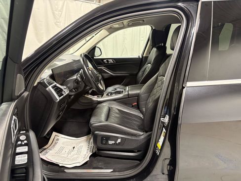 Used 2024 BMW X7 xDrive40i w/ Premium Package AWD/4WD image 2