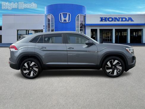 Used 2025 Volkswagen Atlas Cross Sport SE image 8