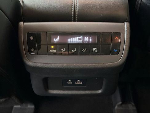 Used 2024 Nissan Pathfinder SL AWD/4WD image 25