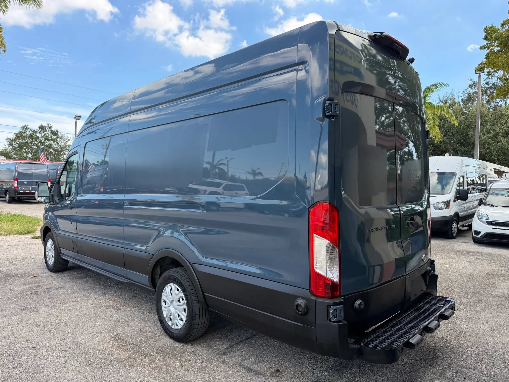 Used 2020 Ford Transit 250 148 High Roof Extended RWD image 3