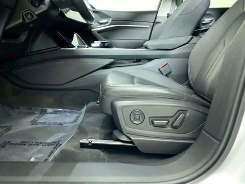 Certified 2022 Audi e-tron Premium Plus w/ Premium Plus Package image 21