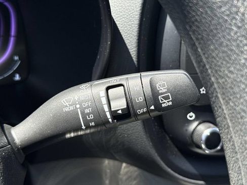 Used 2025 Kia Soul LX w/ LX Technology Package FWD image 25