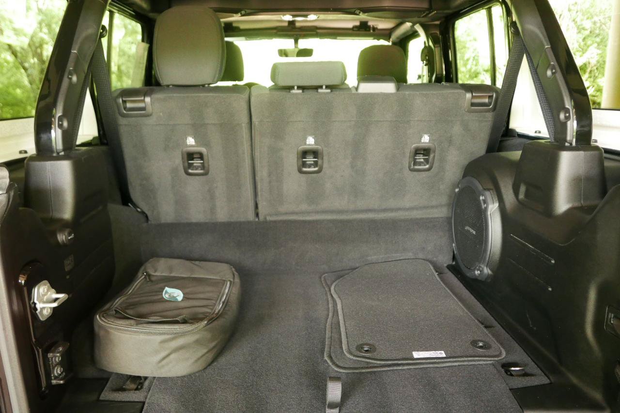 Used 2021 Jeep Wrangler Unlimited Rubicon 4xe w/ Cold Weather Group AWD/4WD image 28