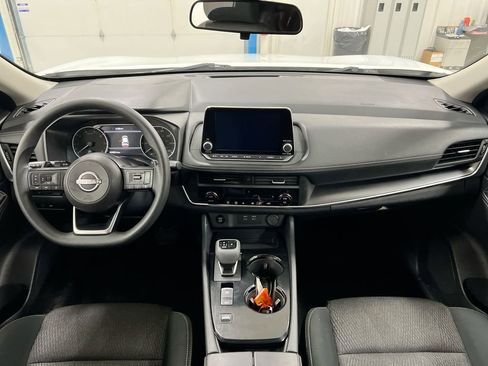 Used 2024 Nissan Rogue SV image 10