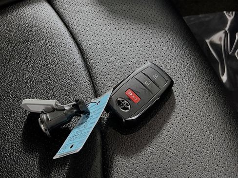 Used 2025 Toyota 4Runner SR5 AWD/4WD image 36