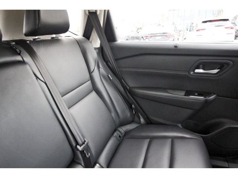 Used 2024 Nissan Rogue SV w/ SV Premium Package image 14