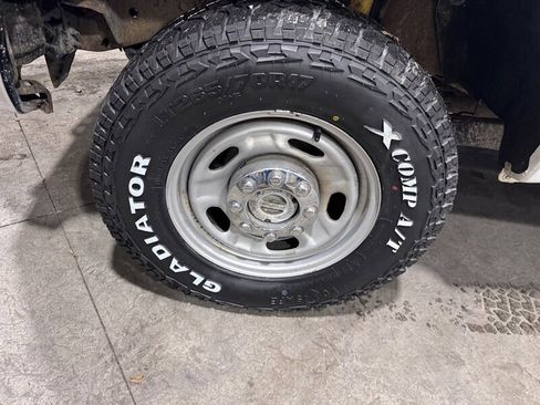 Used 2015 Ford F250 XL w/ XL Appearance Package image 10