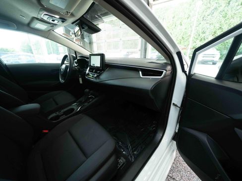 Used 2025 Toyota Corolla LE FWD image 25